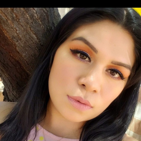 Poshmark profile picture for @frannia